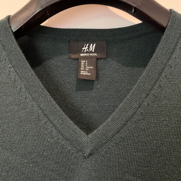 H&M V neck Sweater - Picture 2 of 3